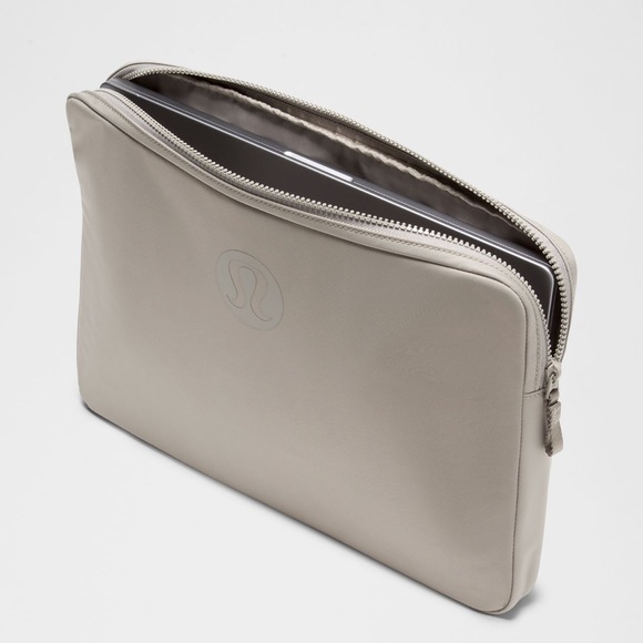 Lululemon Athletica Beige New Crew Laptop Sleeve—NWT - Picture 3 of 5